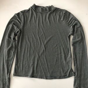 Turtle neck crop top